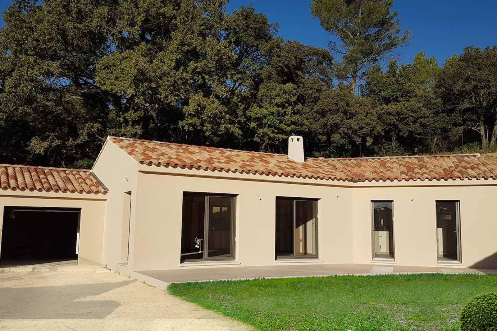 Réalisation d'une villa de plain pied dite en 