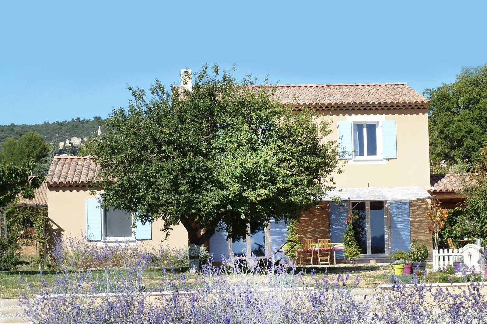 Réalisation d'un Mas Provençal personnalisé à Saint Saturnin d'Apt dans le Luberon sur grand terrain arboré