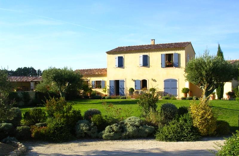 Belle villa sur mesure sur un terrain de 2000 m2 à Cheval Blanc dans le 84