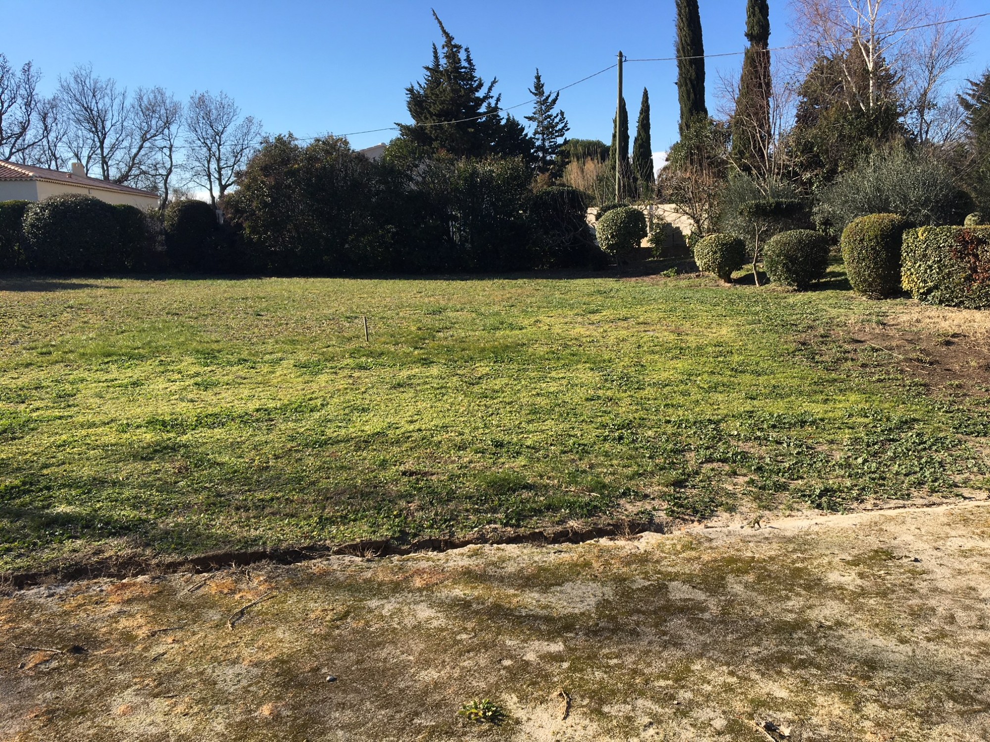 TERRAIN CONSTRUCTIBLE DE 528M2 A PELISSANNE