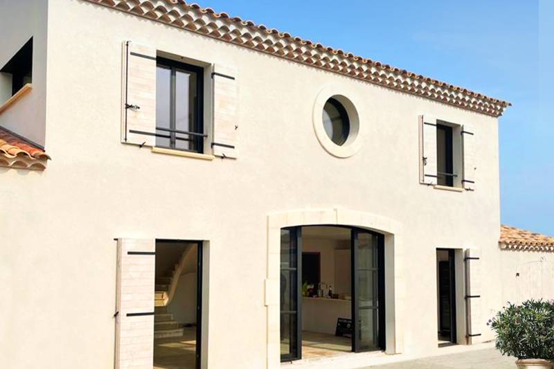 Réalisation d'une grande villa de 160M2 avec séjour cathédrale dans les Alpilles